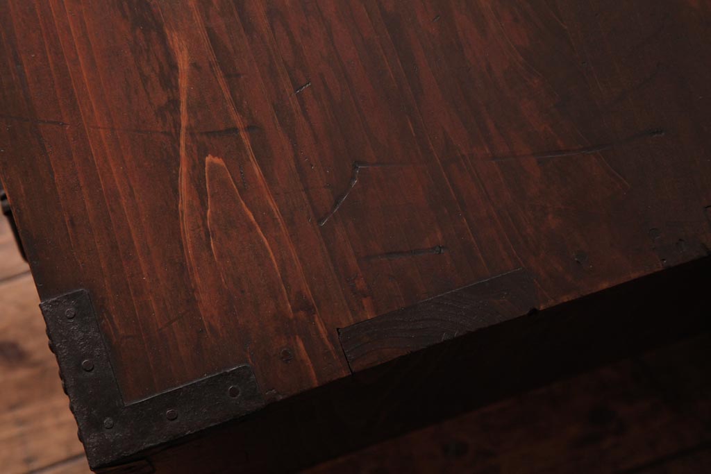 和製アンティーク　ガラス天板　鉄脚　箪笥を現代のお部屋でも楽しめるリメイクローテーブル(センターテーブル)