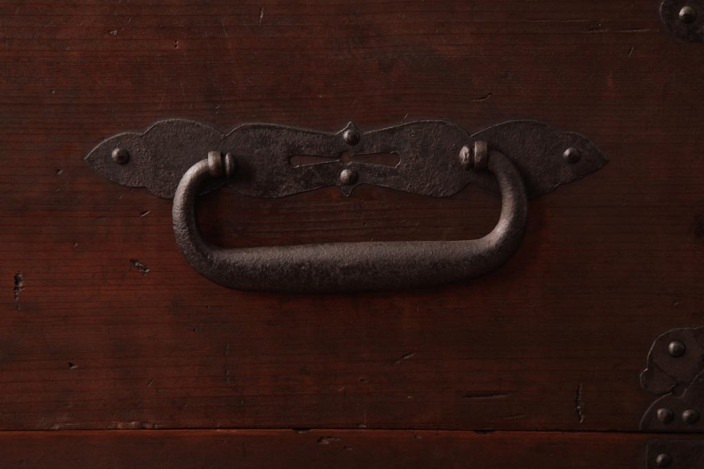 和製アンティーク　ガラス天板　鉄脚　箪笥を現代のお部屋でも楽しめるリメイクローテーブル(センターテーブル)