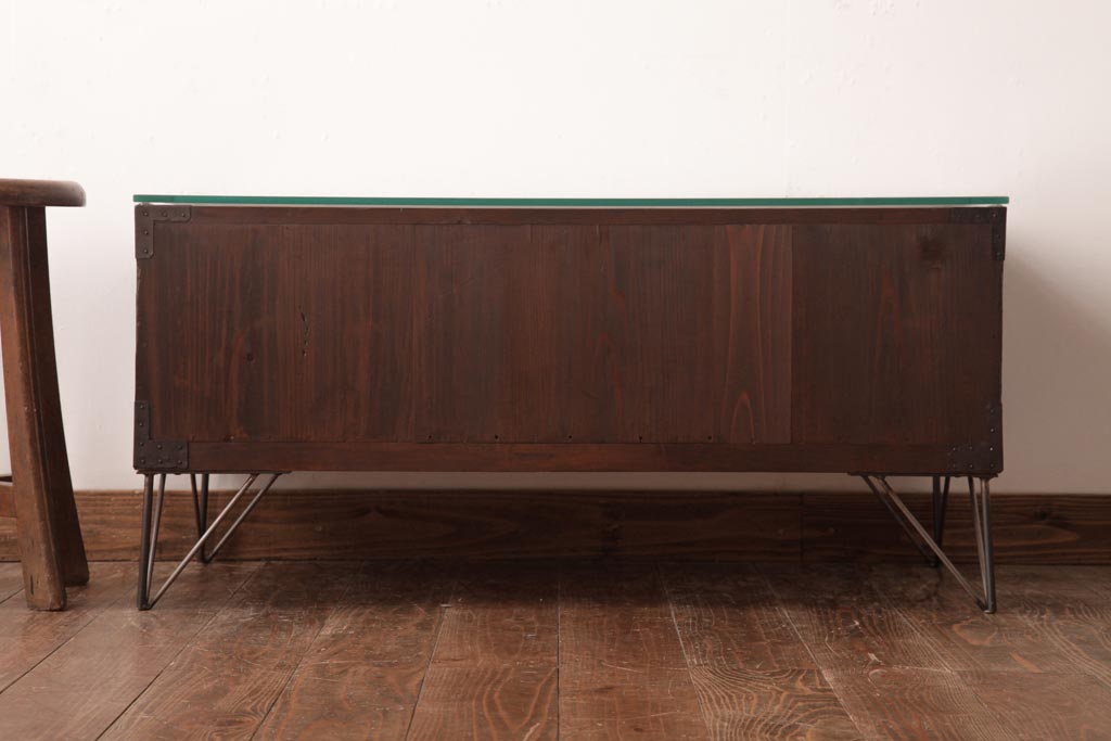 和製アンティーク　ガラス天板　鉄脚　箪笥を現代のお部屋でも楽しめるリメイクローテーブル(センターテーブル)