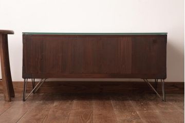 和製アンティーク　ガラス天板　鉄脚　箪笥を現代のお部屋でも楽しめるリメイクローテーブル(センターテーブル)