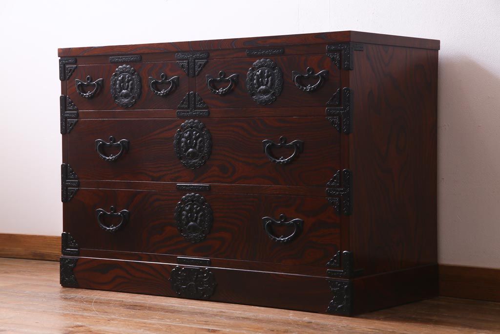 中古　岩谷堂箪笥　力強い杢目と黒い金具が魅力的なチェスト(衣装箪笥、引き出し、和タンス)