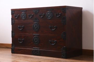 中古　岩谷堂箪笥　力強い杢目と黒い金具が魅力的なチェスト(衣装箪笥、引き出し、和タンス)