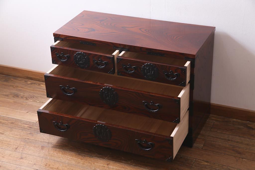 中古　岩谷堂箪笥　力強い杢目と黒い金具が魅力的なチェスト(衣装箪笥、引き出し、和タンス)