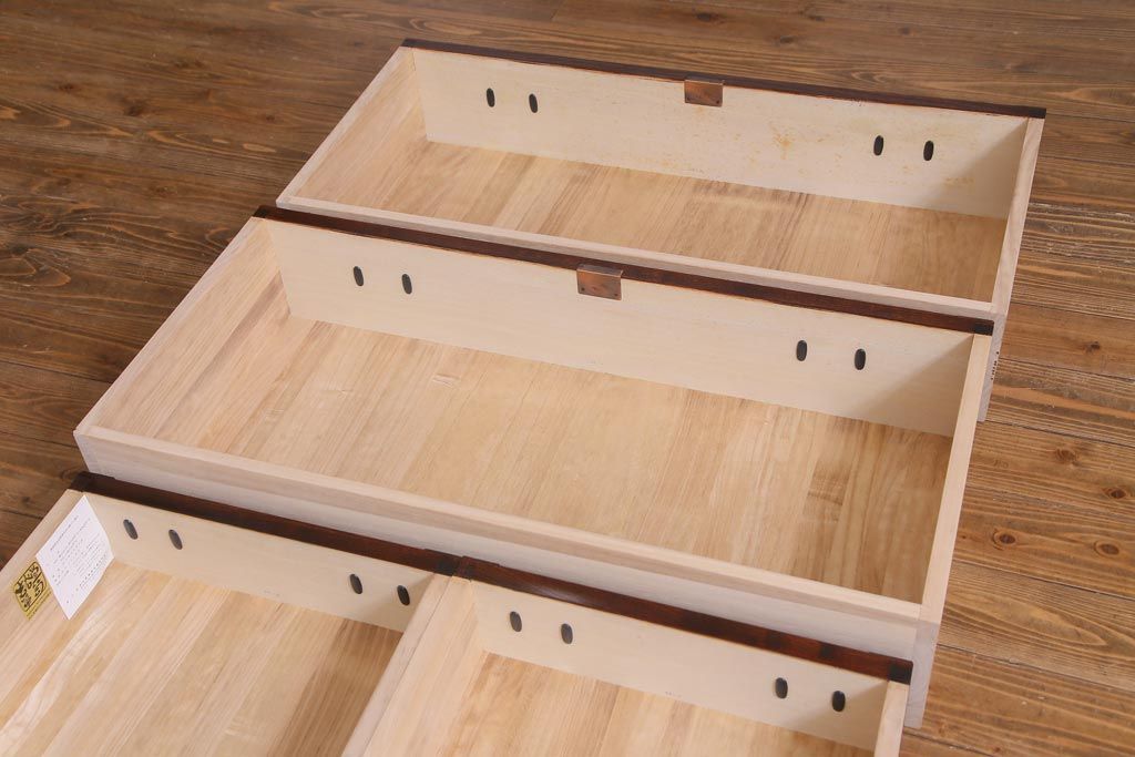 中古　岩谷堂箪笥　力強い杢目と黒い金具が魅力的なチェスト(衣装箪笥、引き出し、和タンス)