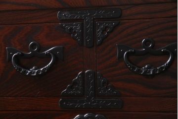 中古　岩谷堂箪笥　力強い杢目と黒い金具が魅力的なチェスト(衣装箪笥、引き出し、和タンス)