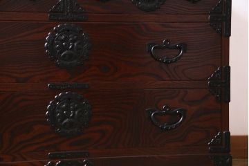 中古　岩谷堂箪笥　力強い杢目と黒い金具が魅力的なチェスト(衣装箪笥、引き出し、和タンス)