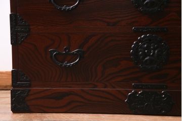 中古　岩谷堂箪笥　力強い杢目と黒い金具が魅力的なチェスト(衣装箪笥、引き出し、和タンス)