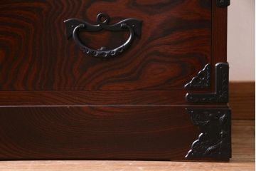 中古　岩谷堂箪笥　力強い杢目と黒い金具が魅力的なチェスト(衣装箪笥、引き出し、和タンス)