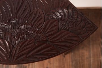 中古　伝統工芸　日光彫り　ダイナミックな花の意匠が存在感のあるコーナーラック(飾り台、花台)