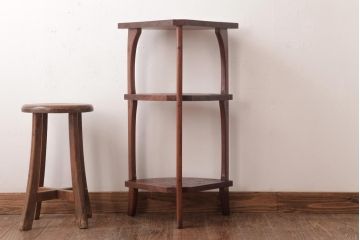 中古　伝統工芸　日光彫り　ダイナミックな花の意匠が存在感のあるコーナーラック(飾り台、花台)