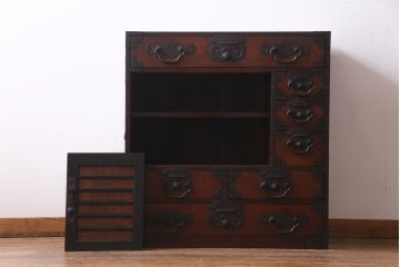 アンティーク家具　和製アンティーク　前面ケヤキ材　巾着金具が目を引く帳場箪笥(和タンス、引き出し)