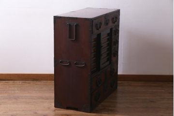 アンティーク家具　和製アンティーク　前面ケヤキ材　巾着金具が目を引く帳場箪笥(和タンス、引き出し)