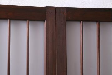 昭和レトロ　当店オリジナルガラス　腰板ケヤキ材　上品かつ趣溢れる格子戸(ガラス戸、引き戸、建具)2枚セット