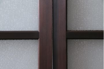 昭和初期　腰板ケヤキ材　ダイヤガラス入り　味のあるレトロな雰囲気醸し出すガラス戸2枚セット(引き戸)