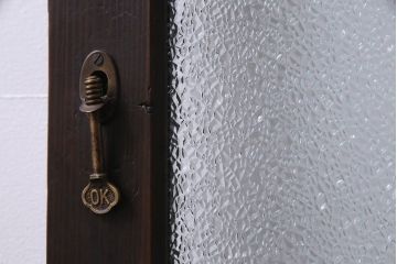 アンティーク建具　腰板ケヤキ材　クリア・ダイヤガラス　味のあるレトロな雰囲気醸し出すガラス戸2枚セット(引き戸)