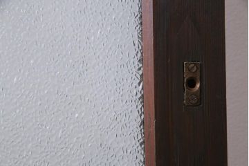 アンティーク建具　腰板ケヤキ材　クリア・ダイヤガラス　味のあるレトロな雰囲気醸し出すガラス戸2枚セット(引き戸)
