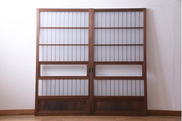 レトロ家具　昭和レトロ　腰板ケヤキ材　すりガラスが優しげな印象を与える格子戸(ガラス戸、引き戸、建具)2枚セット