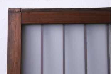 レトロ家具　昭和レトロ　腰板ケヤキ材　すりガラスが優しげな印象を与える格子戸(ガラス戸、引き戸、建具)2枚セット