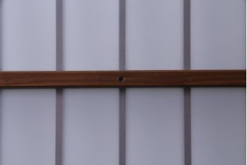 レトロ家具　昭和レトロ　腰板ケヤキ材　すりガラスが優しげな印象を与える格子戸(ガラス戸、引き戸、建具)2枚セット