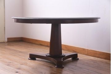 アンティーク家具　イギリスアンティーク　マホガニー材　重厚感漂うラウンドテーブル(ローテーブル)