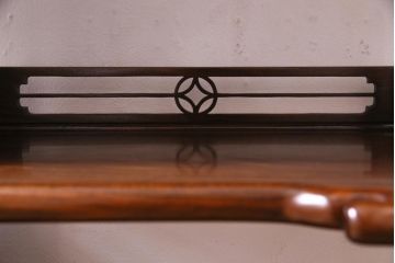 中古　伝統工芸品　大阪唐木指物　中澤唐木　池辺作　紫檀材　漆塗りが美しい高級飾り棚(茶棚)(定価約180万円)