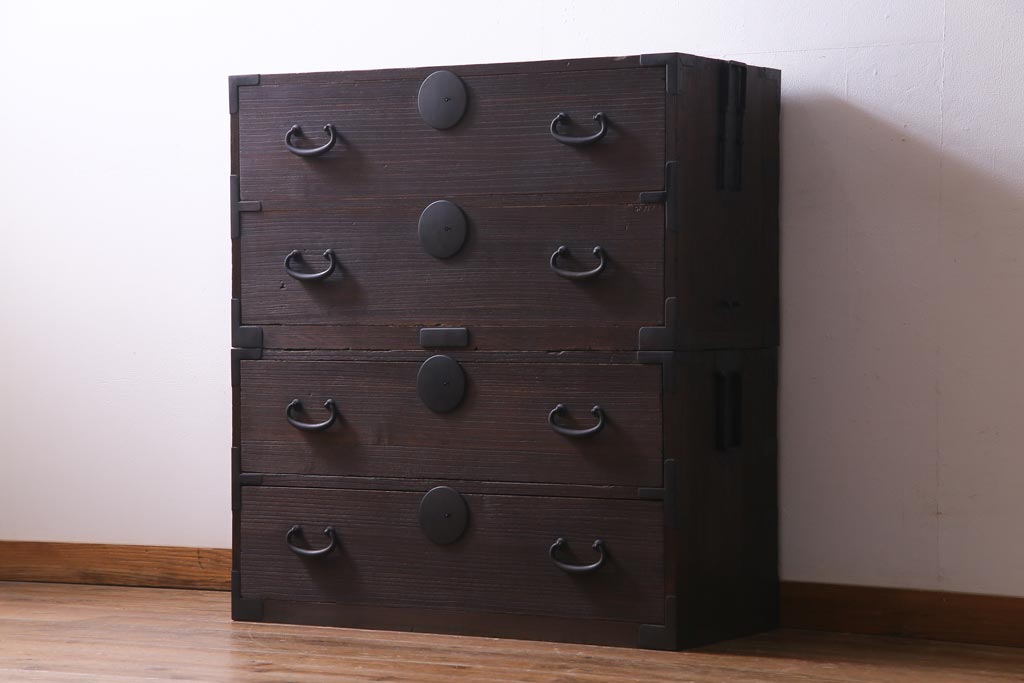 アンティーク家具　和製アンティーク　柔らかな木肌が味のある総桐材製の重ね箪笥(時代箪笥、衣装箪笥、桐箪笥、桐たんす)