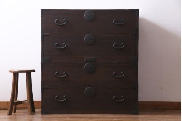 アンティーク家具　和製アンティーク　柔らかな木肌が味のある総桐材製の重ね箪笥(時代箪笥、衣装箪笥、桐箪笥、桐たんす)