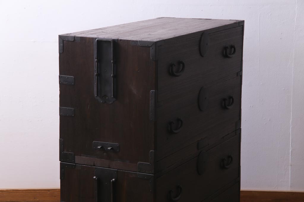 アンティーク家具　和製アンティーク　柔らかな木肌が味のある総桐材製の重ね箪笥(時代箪笥、衣装箪笥、桐箪笥、桐たんす)