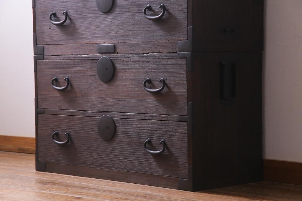 アンティーク家具　和製アンティーク　柔らかな木肌が味のある総桐材製の重ね箪笥(時代箪笥、衣装箪笥、桐箪笥、桐たんす)