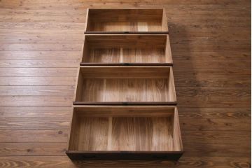 アンティーク家具　和製アンティーク　柔らかな木肌が味のある総桐材製の重ね箪笥(時代箪笥、衣装箪笥、桐箪笥、桐たんす)