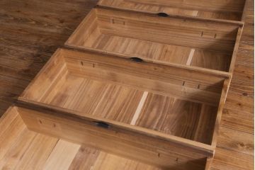 アンティーク家具　和製アンティーク　柔らかな木肌が味のある総桐材製の重ね箪笥(時代箪笥、衣装箪笥、桐箪笥、桐たんす)