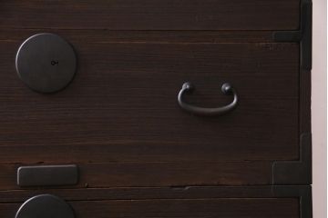 アンティーク家具　和製アンティーク　柔らかな木肌が味のある総桐材製の重ね箪笥(時代箪笥、衣装箪笥、桐箪笥、桐たんす)