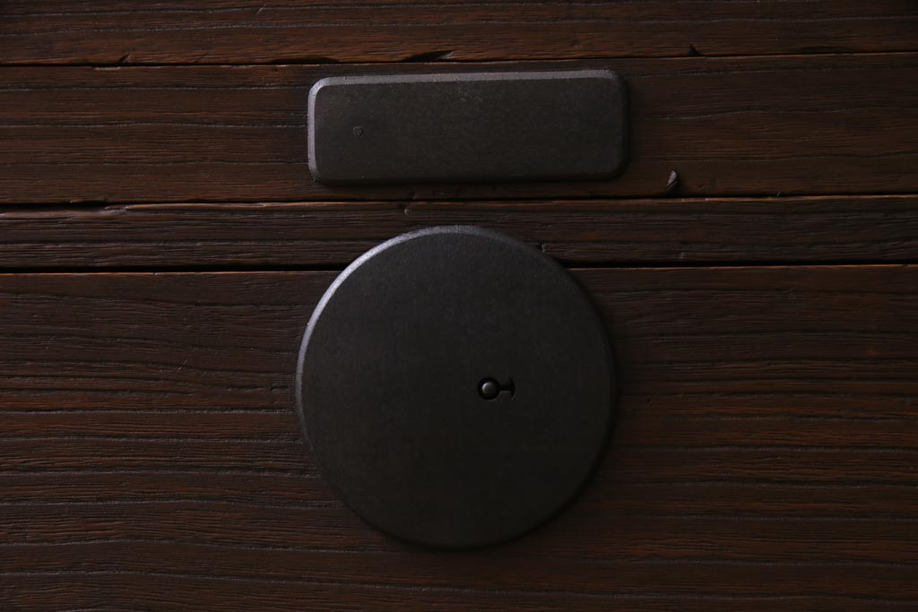 アンティーク家具　和製アンティーク　柔らかな木肌が味のある総桐材製の重ね箪笥(時代箪笥、衣装箪笥、桐箪笥、桐たんす)