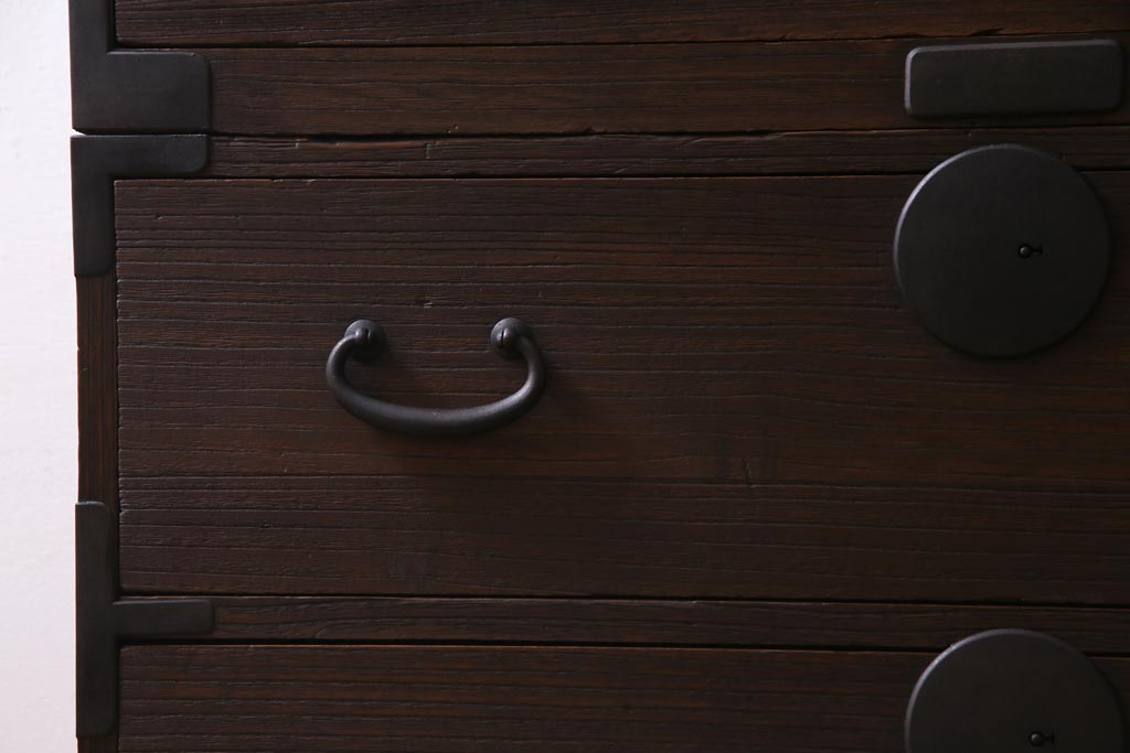 アンティーク家具　和製アンティーク　柔らかな木肌が味のある総桐材製の重ね箪笥(時代箪笥、衣装箪笥、桐箪笥、桐たんす)