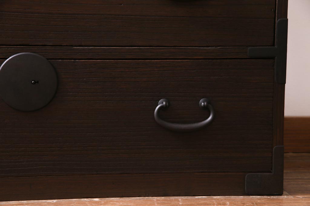 アンティーク家具　和製アンティーク　柔らかな木肌が味のある総桐材製の重ね箪笥(時代箪笥、衣装箪笥、桐箪笥、桐たんす)