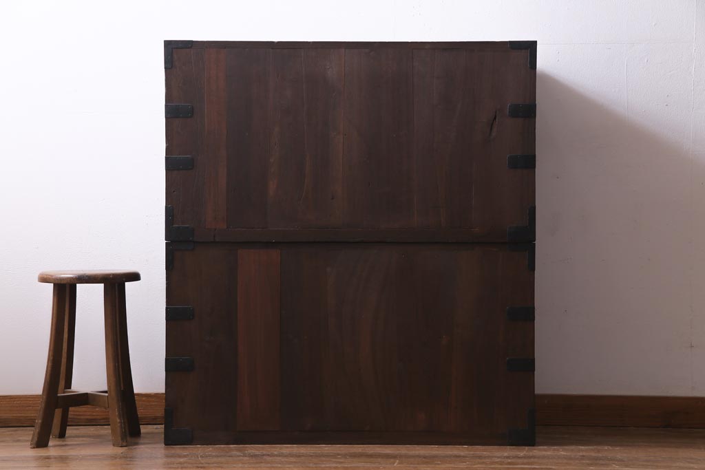 アンティーク家具　和製アンティーク　柔らかな木肌が味のある総桐材製の重ね箪笥(時代箪笥、衣装箪笥、桐箪笥、桐たんす)