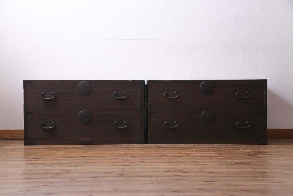 アンティーク家具　和製アンティーク　柔らかな木肌が味のある総桐材製の重ね箪笥(時代箪笥、衣装箪笥、桐箪笥、桐たんす)