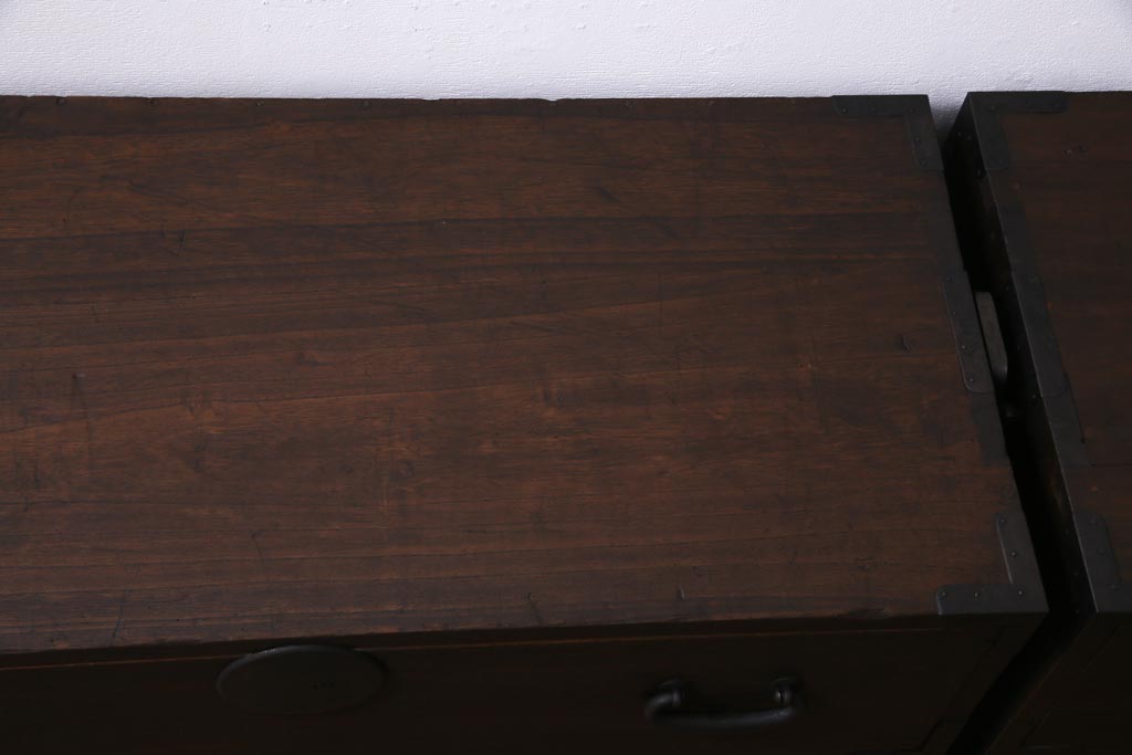 アンティーク家具　和製アンティーク　柔らかな木肌が味のある総桐材製の重ね箪笥(時代箪笥、衣装箪笥、桐箪笥、桐たんす)