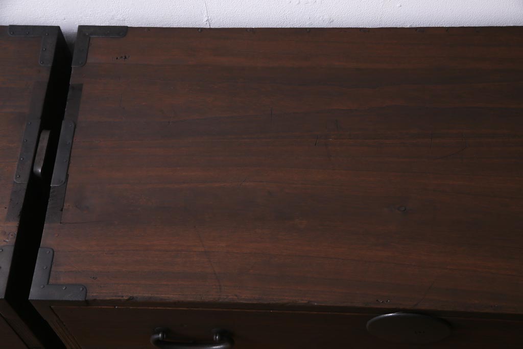 アンティーク家具　和製アンティーク　柔らかな木肌が味のある総桐材製の重ね箪笥(時代箪笥、衣装箪笥、桐箪笥、桐たんす)