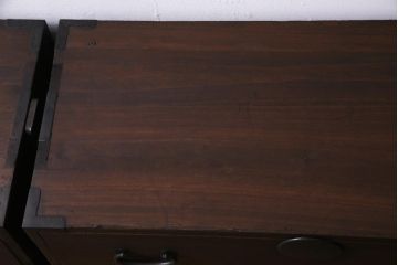 アンティーク家具　和製アンティーク　柔らかな木肌が味のある総桐材製の重ね箪笥(時代箪笥、衣装箪笥、桐箪笥、桐たんす)