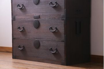 アンティーク家具　和製アンティーク　柔らかな木肌が味のある総桐材製の重ね箪笥(時代箪笥、衣装箪笥、桐箪笥、桐たんす)