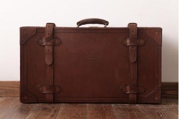 和製ビンテージ　本革　ヴィンテージスタイルを盛り上げる古い趣のトランク(収納、ディスプレイ)