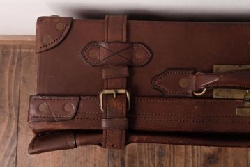 和製ビンテージ　本革　ヴィンテージスタイルを盛り上げる古い趣のトランク(収納、ディスプレイ)