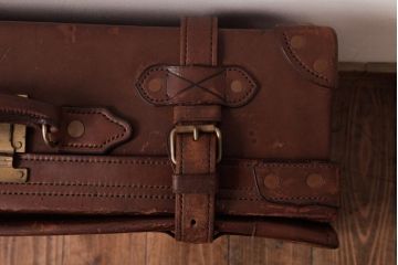 和製ビンテージ　本革　ヴィンテージスタイルを盛り上げる古い趣のトランク(収納、ディスプレイ)