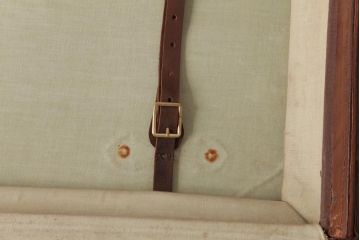 和製ビンテージ　本革　ヴィンテージスタイルを盛り上げる古い趣のトランク(収納、ディスプレイ)