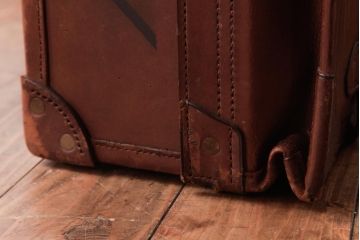 アンティーク雑貨　和製ビンテージ　本革　ヴィンテージスタイルを盛り上げる古い趣のトランク(収納、ディスプレイ)