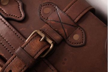 アンティーク雑貨　和製ビンテージ　本革　ヴィンテージスタイルを盛り上げる古い趣のトランク(収納、ディスプレイ)