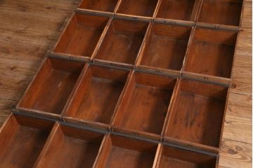 アンティーク家具　和製アンティーク　天板リメイク　引き出し20杯!　シックなペイントのネームプレート付きチェスト(リビングボード、カウンター)