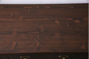 アンティーク家具　和製アンティーク　天板リメイク　引き出し20杯!　シックなペイントのネームプレート付きチェスト(リビングボード、カウンター)