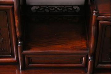 ビンテージ家具　昭和中期　花梨材　松竹梅の図　赤みがかった艶が美しい茶棚(飾り棚、飾棚、カリン材)